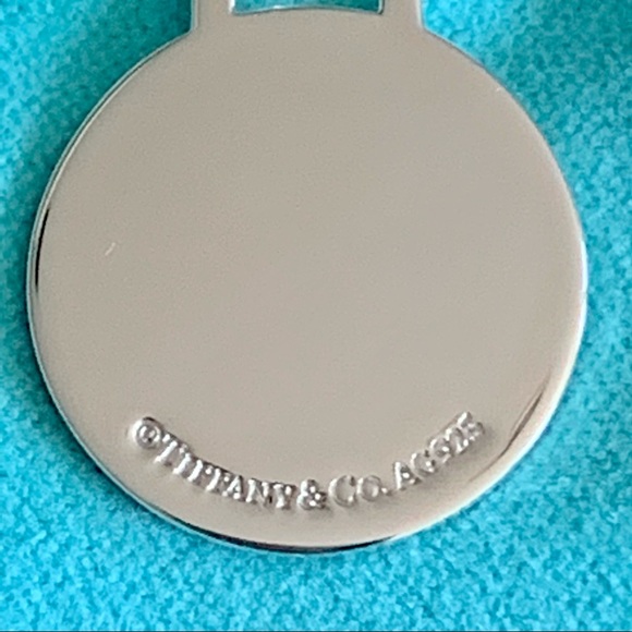 NWT TIFFANY & CO. Silver Medium Round Tag Charm - Picture 3 of 8